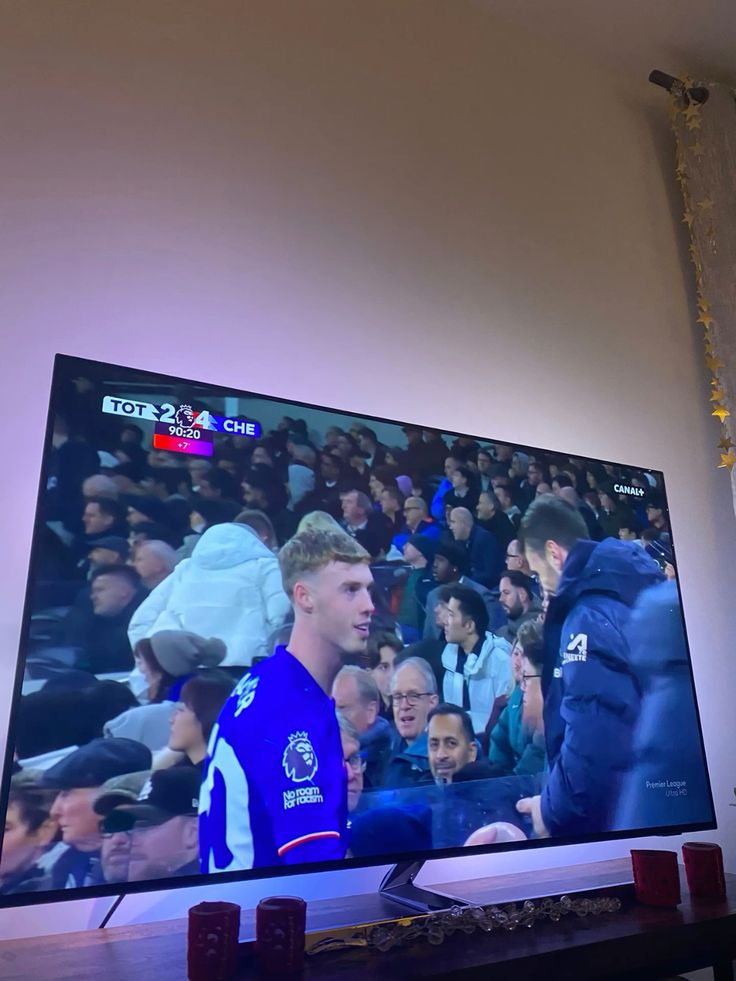 Verified European customer review praising N1 IPTV 4K streaming quality